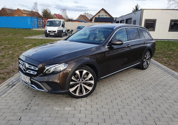 Mercedes-Benz Klasa E cena 139999 przebieg: 248000, rok produkcji 2017 z Biała małe 667